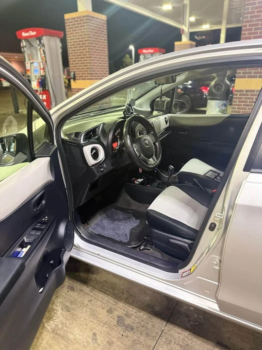 2012 Toyota Yaris - Image 13 of 14