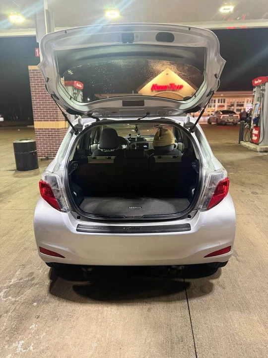 2012 Toyota Yaris - Image 10 of 14