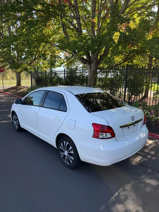 2012 Toyota Yaris - Image 2 of 12