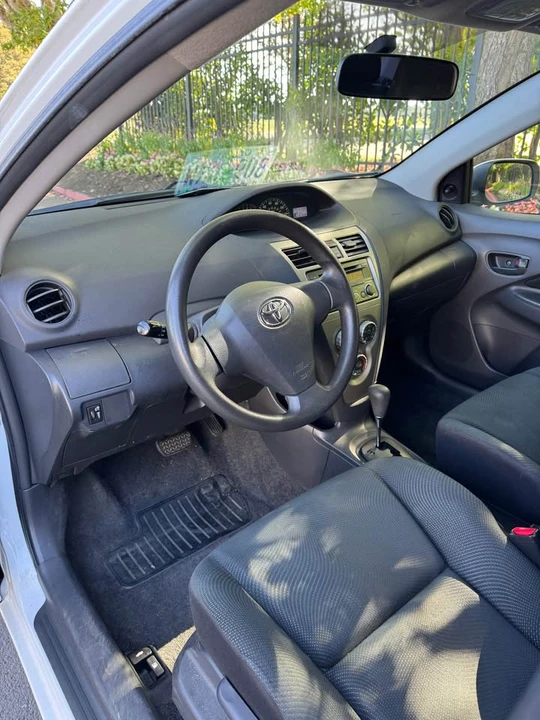 2012 Toyota Yaris - Image 10 of 12
