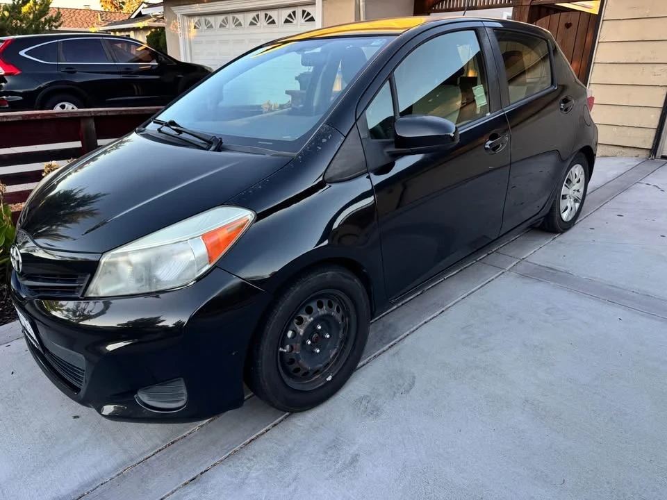 2012 Toyota Yaris - Image 2 of 3