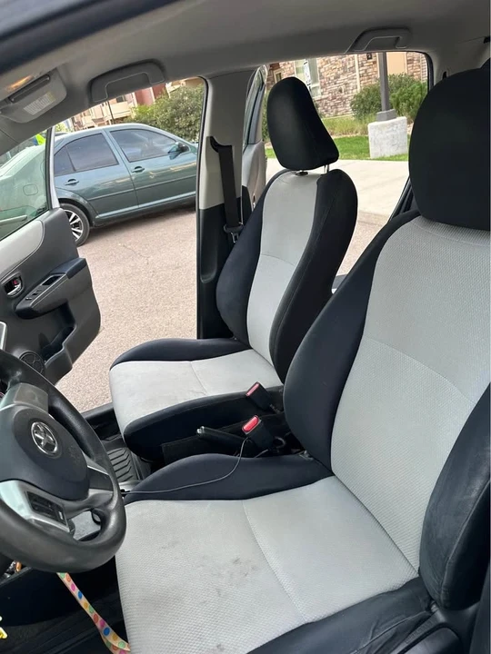 2012 Toyota Yaris - Image 9 of 10