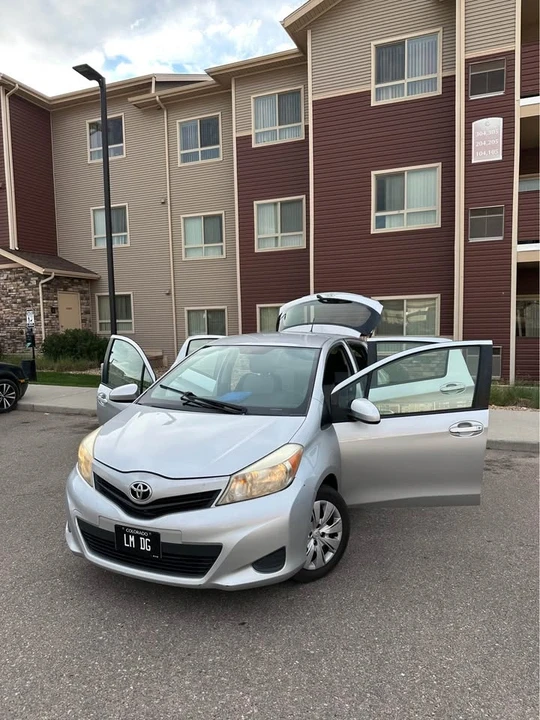 2012 Toyota Yaris - Image 4 of 10