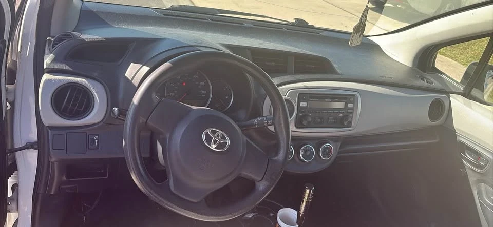 2012 Toyota Yaris - Image 5 of 6