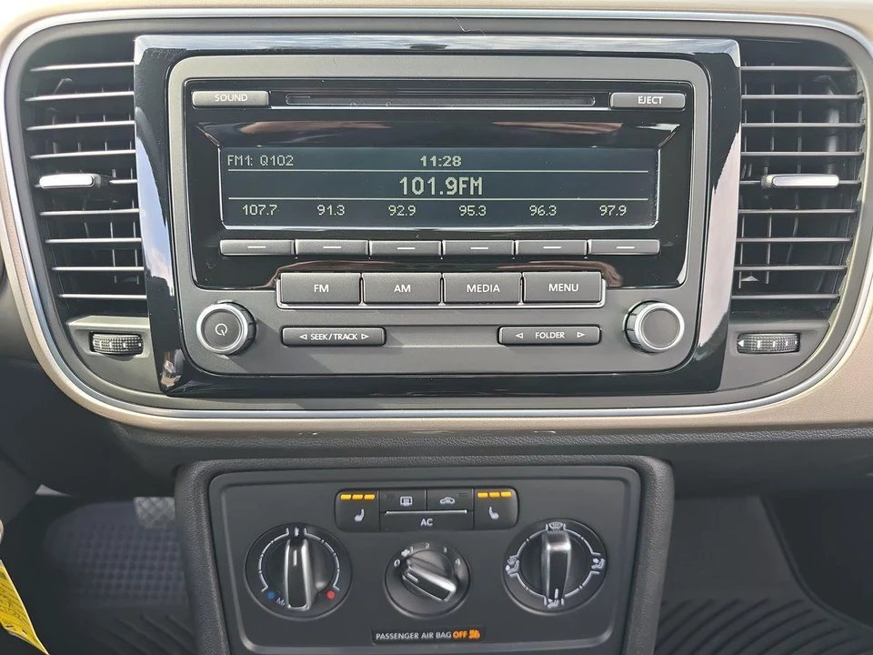 2012 Volkswagen A5 Beetle - Image 9 of 12