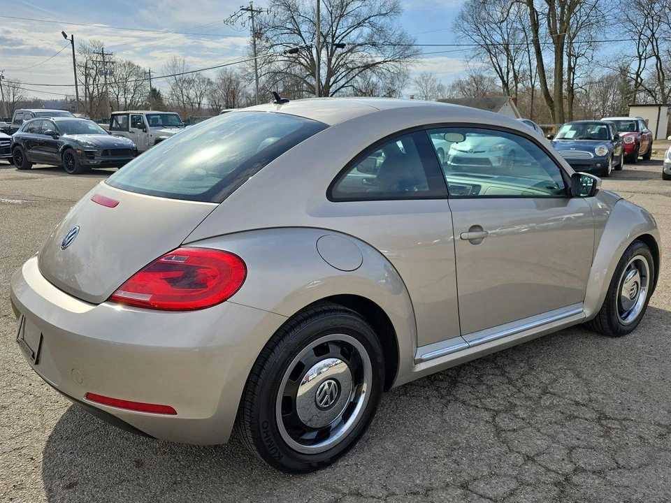 2012 Volkswagen A5 Beetle - Image 2 of 12