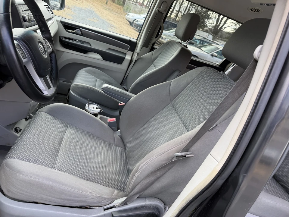 2012 Volkswagen Routan - Image 5 of 21