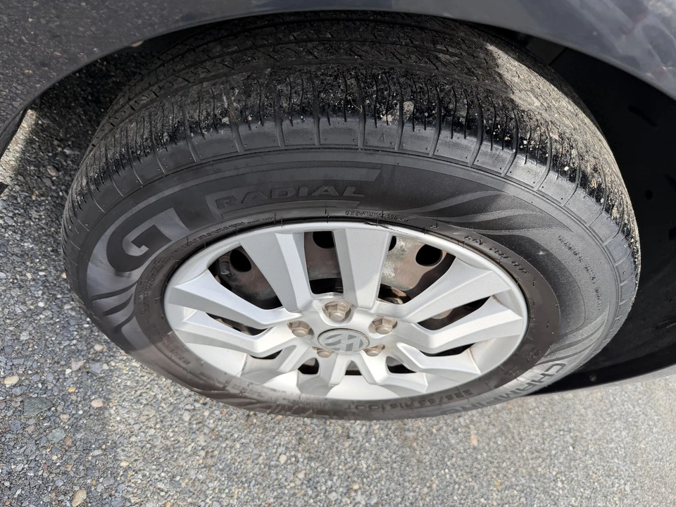 2012 Volkswagen Routan - Image 17 of 21