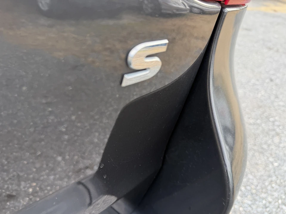 2012 Volkswagen Routan - Image 14 of 21