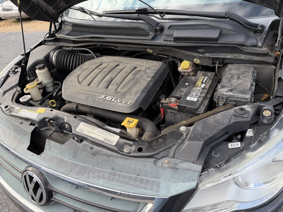 2012 Volkswagen Routan - Image 4 of 21