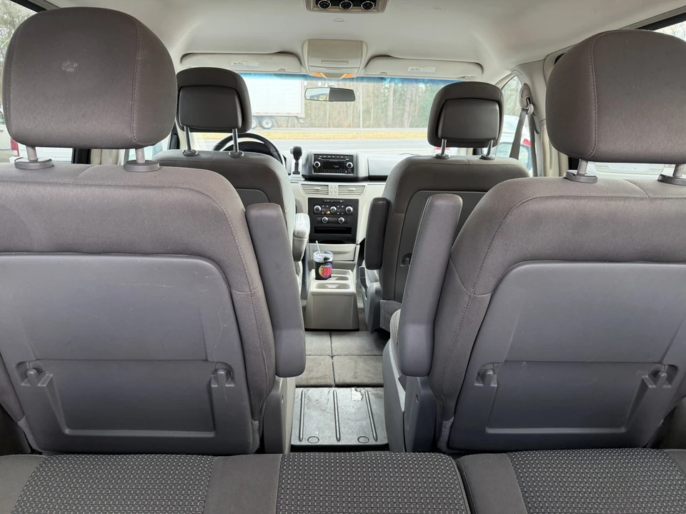 2012 Volkswagen Routan - Image 12 of 21