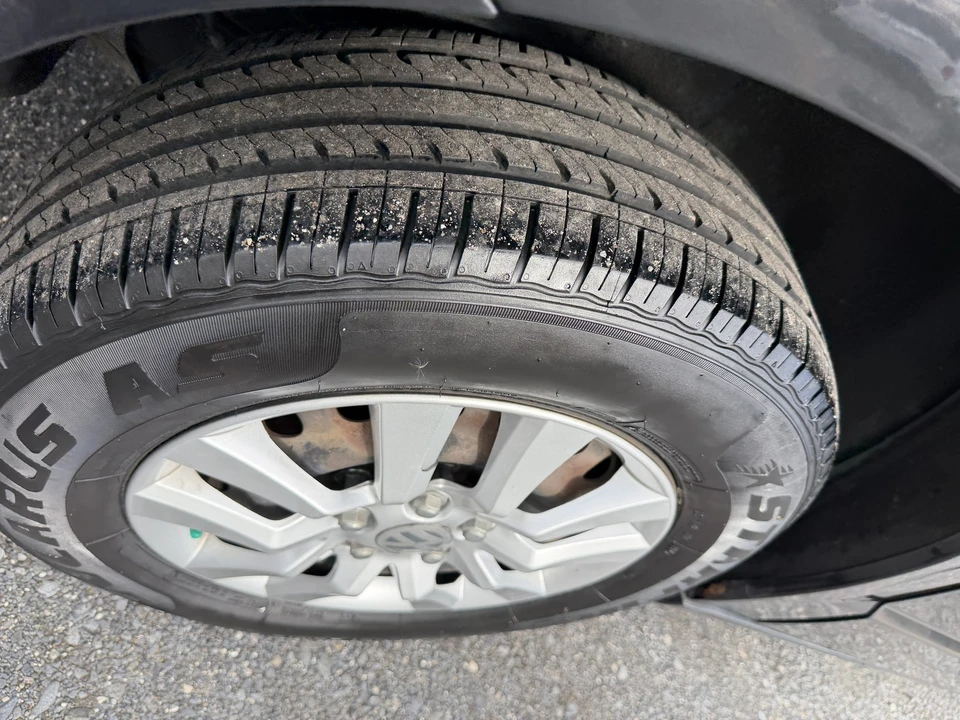 2012 Volkswagen Routan - Image 16 of 21