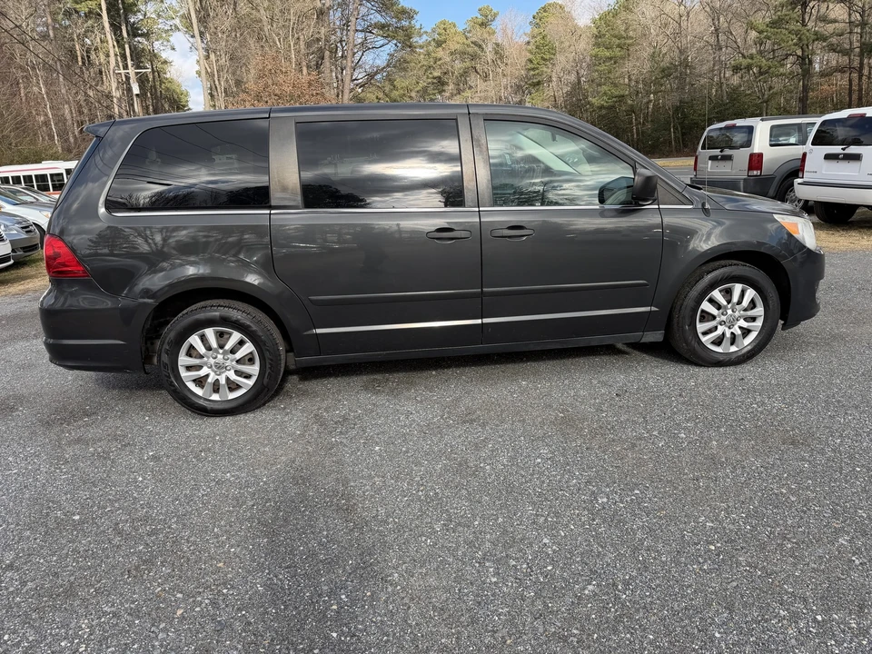 2012 Volkswagen Routan - Image 20 of 21