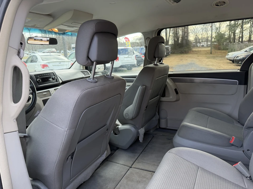 2012 Volkswagen Routan - Image 7 of 21