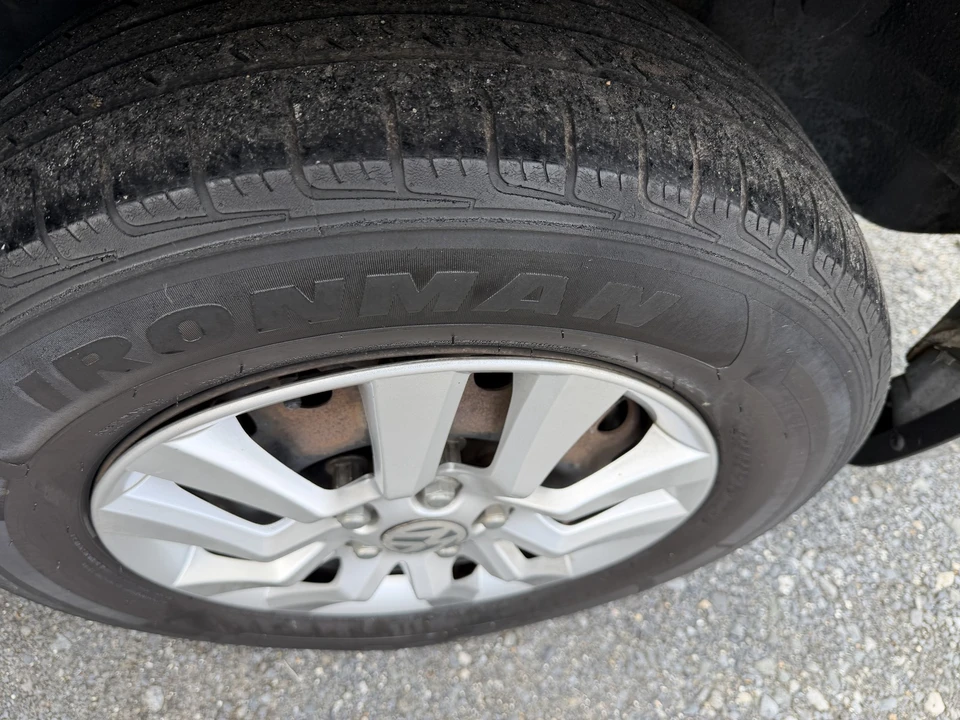 2012 Volkswagen Routan - Image 11 of 21