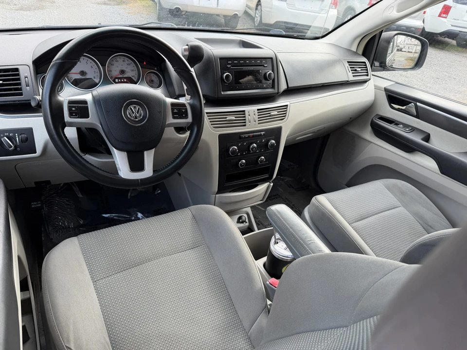 2012 Volkswagen Routan - Image 6 of 21