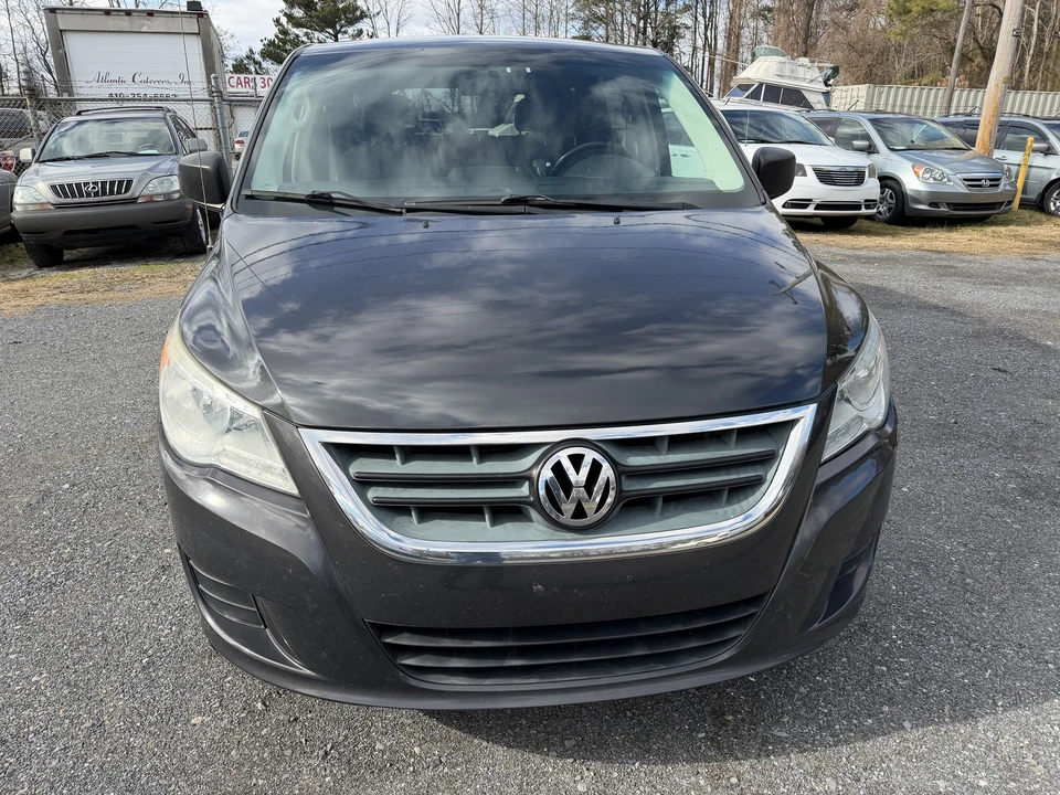 2012 Volkswagen Routan - Image 18 of 21
