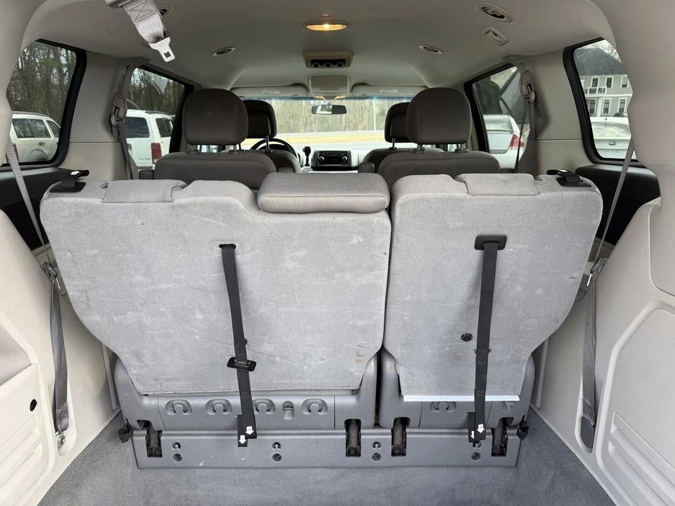 2012 Volkswagen Routan - Image 13 of 21