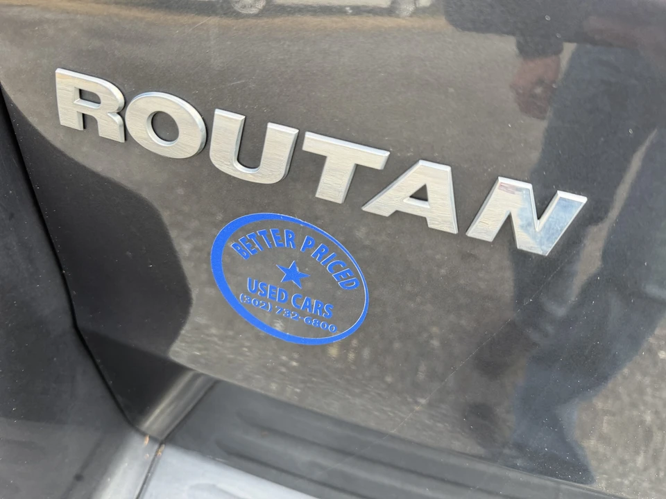 2012 Volkswagen Routan - Image 15 of 21