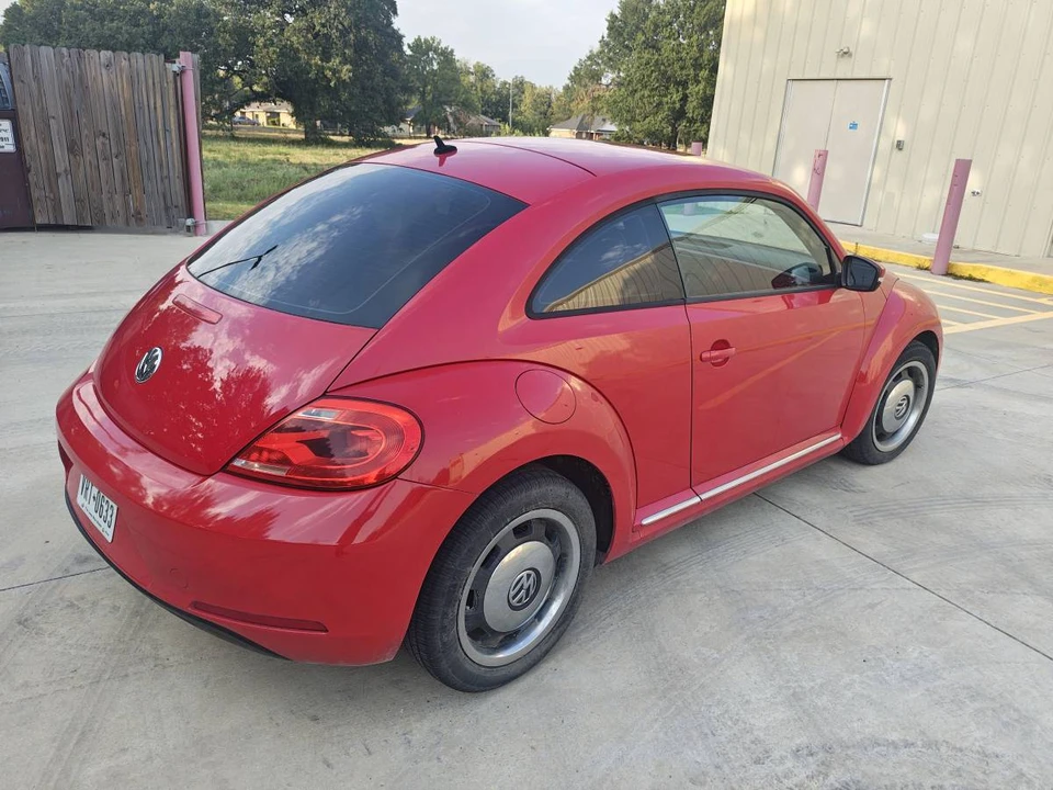 2012 Volkswagen A5 Beetle - Image 2 of 9