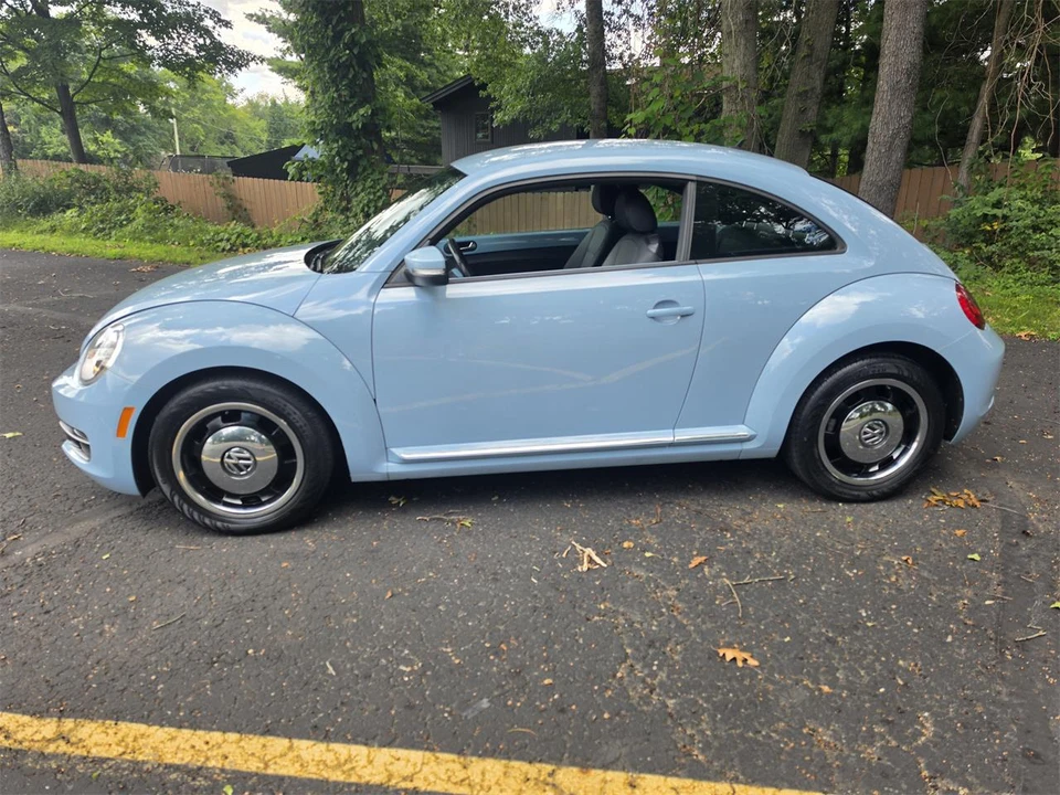 2012 Volkswagen A5 Beetle - Image 7 of 31