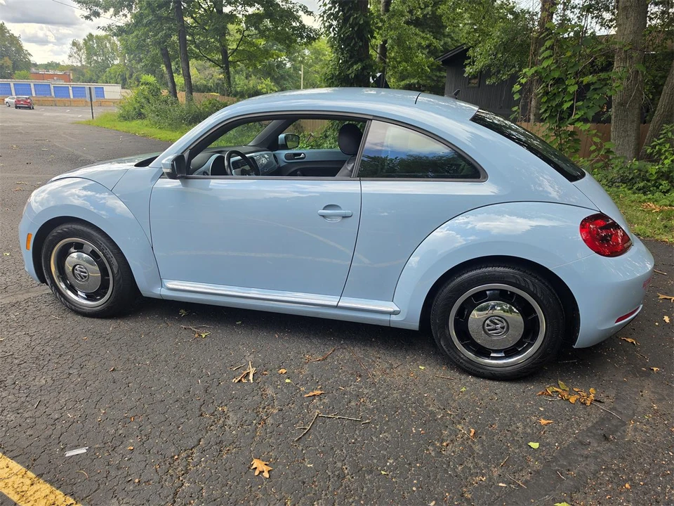 2012 Volkswagen A5 Beetle - Image 8 of 31