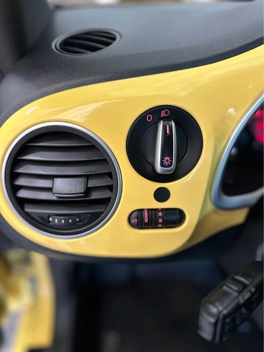 2012 Volkswagen A5 Beetle - Image 9 of 14