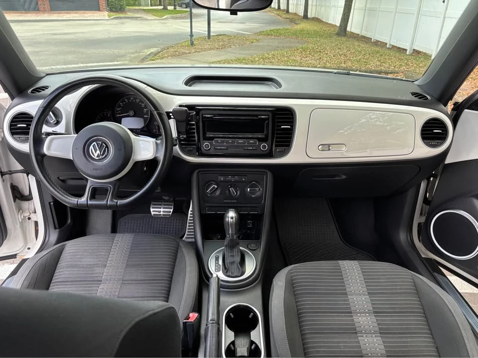 2012 Volkswagen A5 Beetle - Image 6 of 9