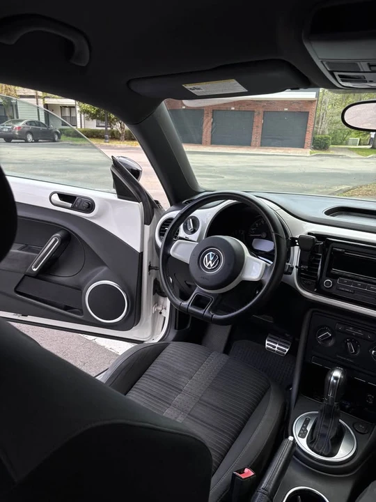 2012 Volkswagen A5 Beetle - Image 7 of 9