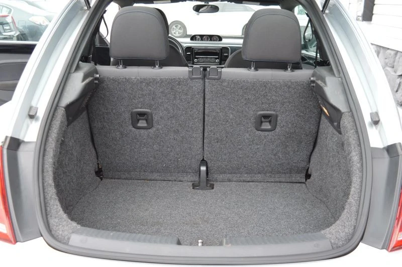2012 Volkswagen A5 Beetle - Image 9 of 12