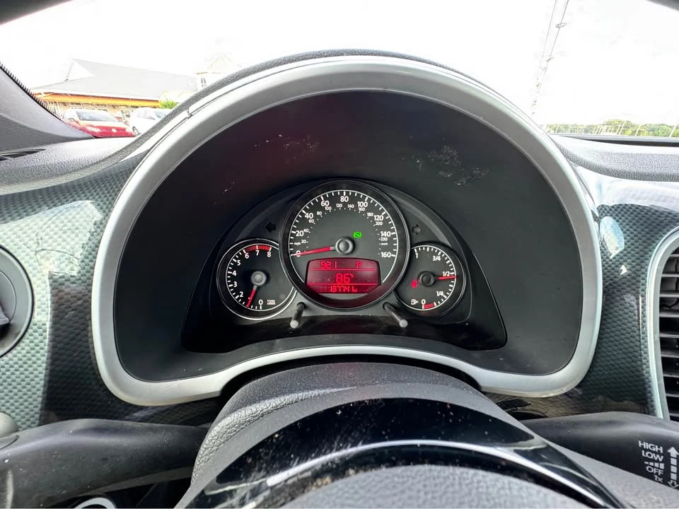 2012 Volkswagen A5 Beetle - Image 10 of 12