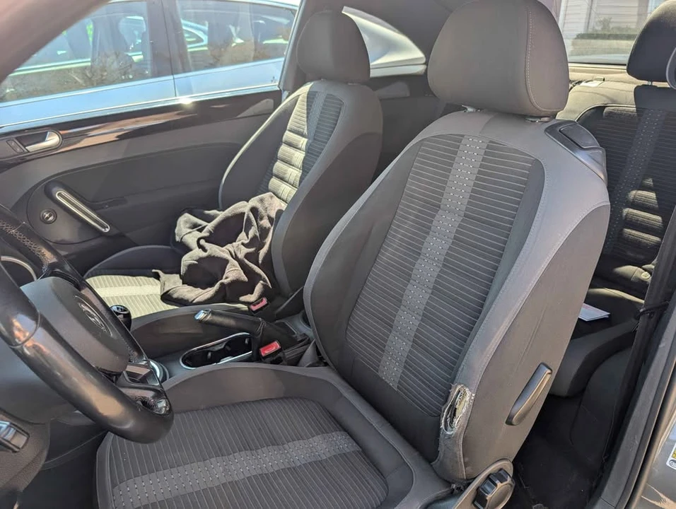 2012 Volkswagen A5 Beetle - Image 11 of 16