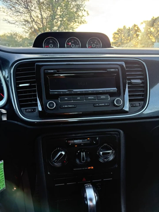2012 Volkswagen A5 Beetle - Image 9 of 12