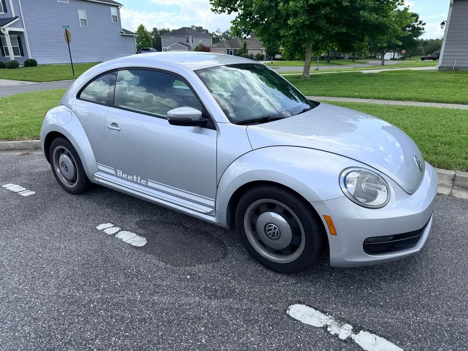 2012 Volkswagen A5 Beetle - Image 2 of 10