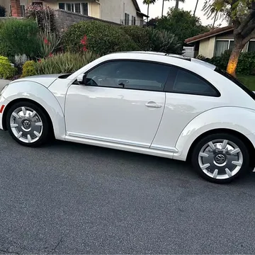 2012 Volkswagen Beetle 2.5L Entry Hatchback