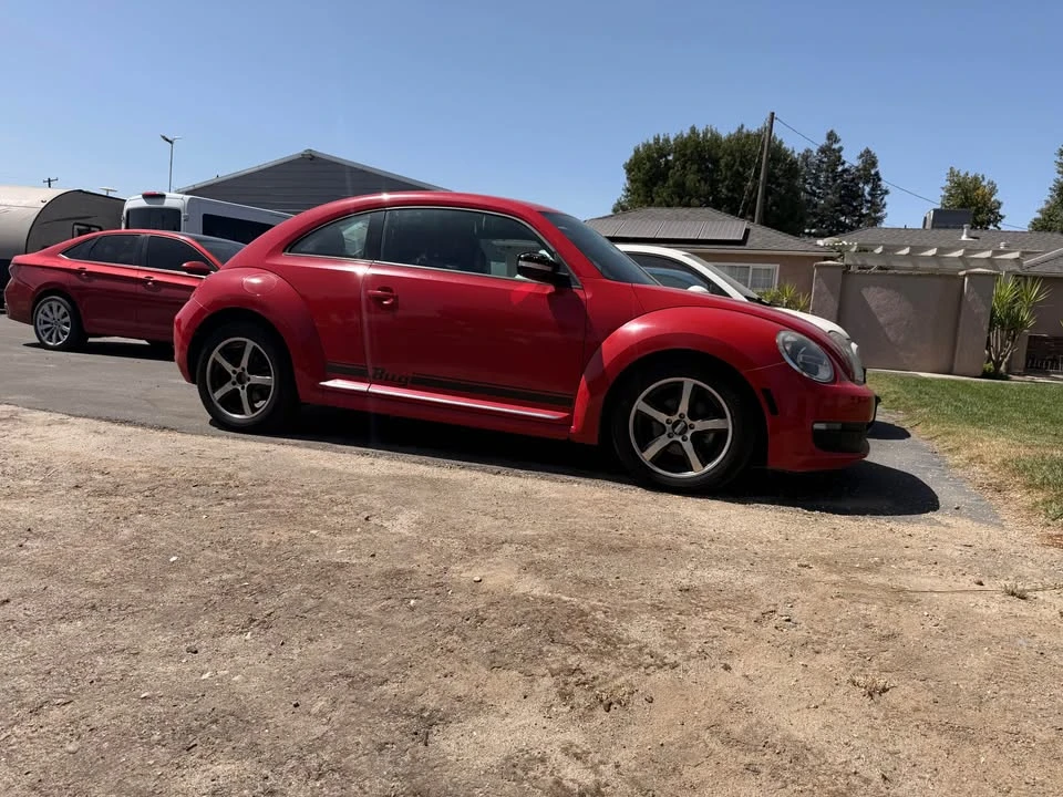 2012 Volkswagen A5 Beetle - Image 2 of 11