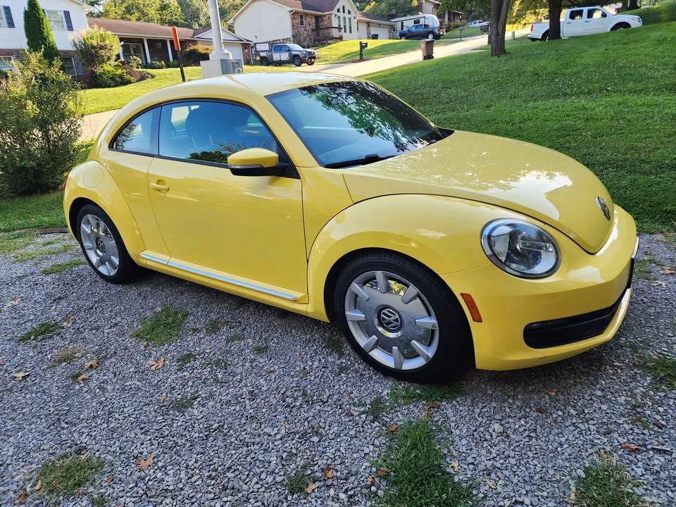2012 Volkswagen A5 Beetle - Image 2 of 6