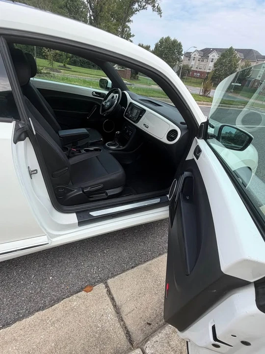 2012 Volkswagen A5 Beetle - Image 10 of 20
