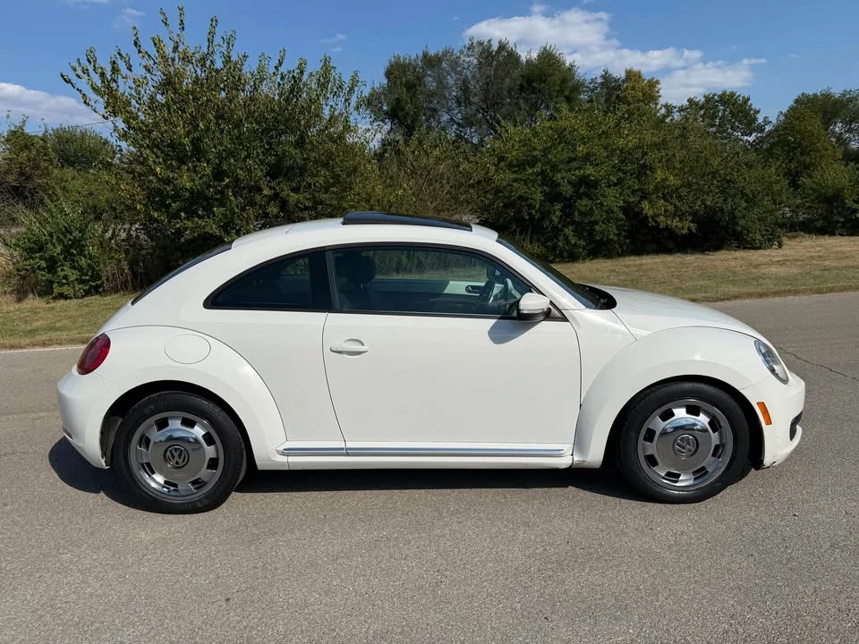 2012 Volkswagen A5 Beetle - Image 3 of 8