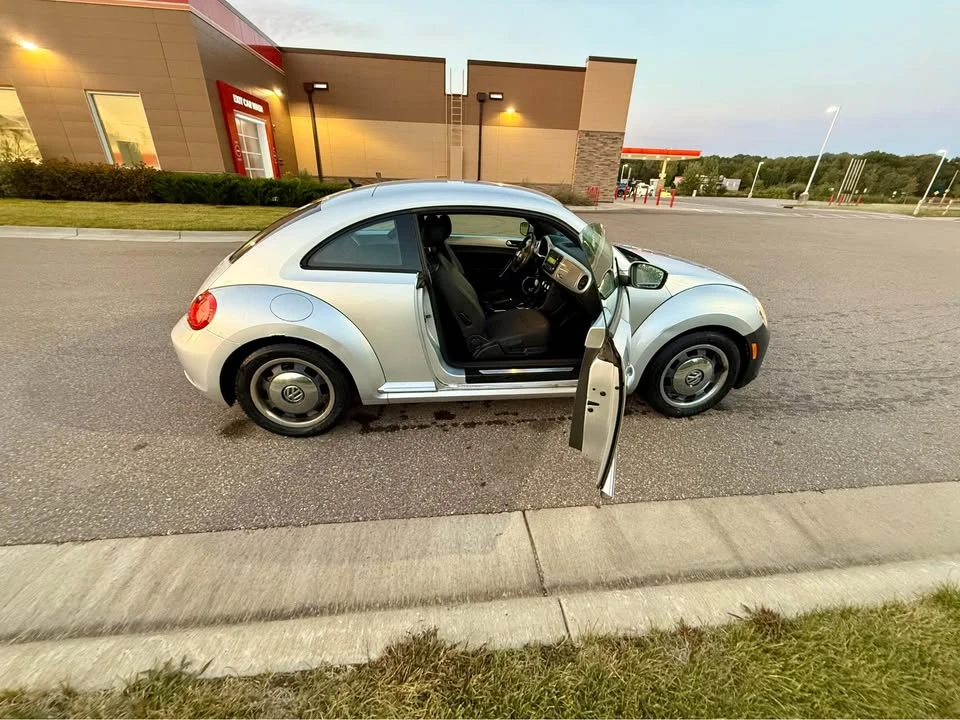 2012 Volkswagen A5 Beetle - Image 6 of 16