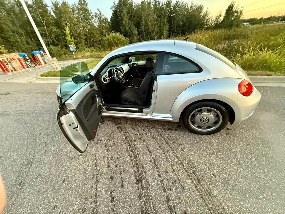 2012 Volkswagen A5 Beetle - Image 9 of 16
