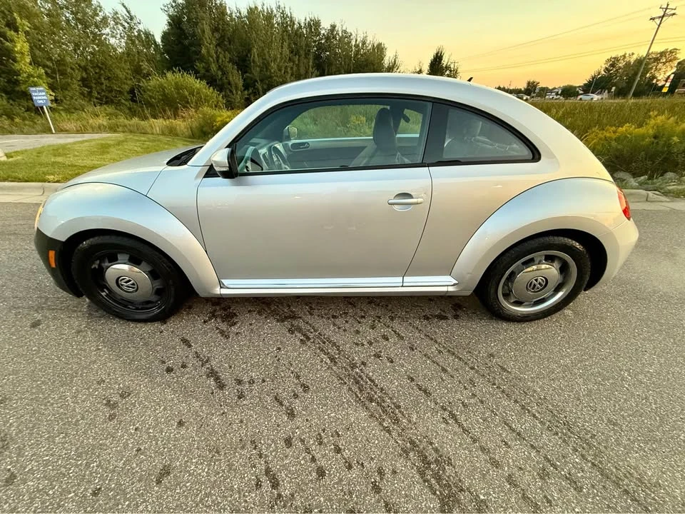2012 Volkswagen A5 Beetle - Image 8 of 16