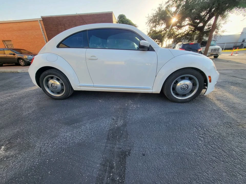 2012 Volkswagen A5 Beetle - Image 2 of 17
