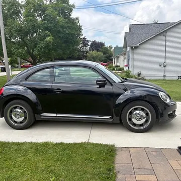 2012 Volkswagen Beetle 2.5L Hatchback 2D