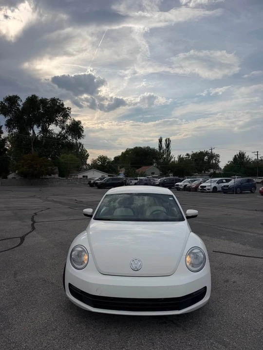 2012 Volkswagen A5 Beetle - Image 2 of 10