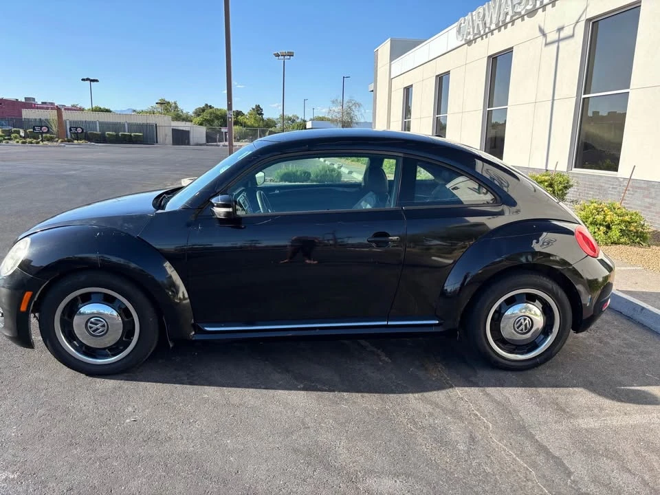2012 Volkswagen A5 Beetle - Image 3 of 10