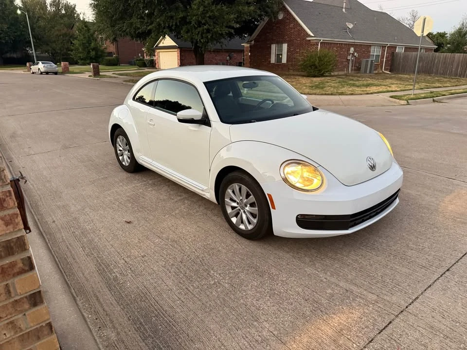2012 Volkswagen A5 Beetle - Image 2 of 9