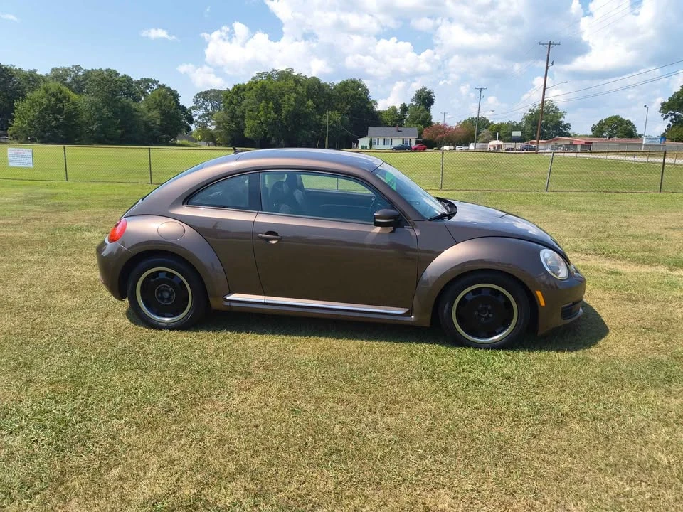 2012 Volkswagen A5 Beetle - Image 3 of 10