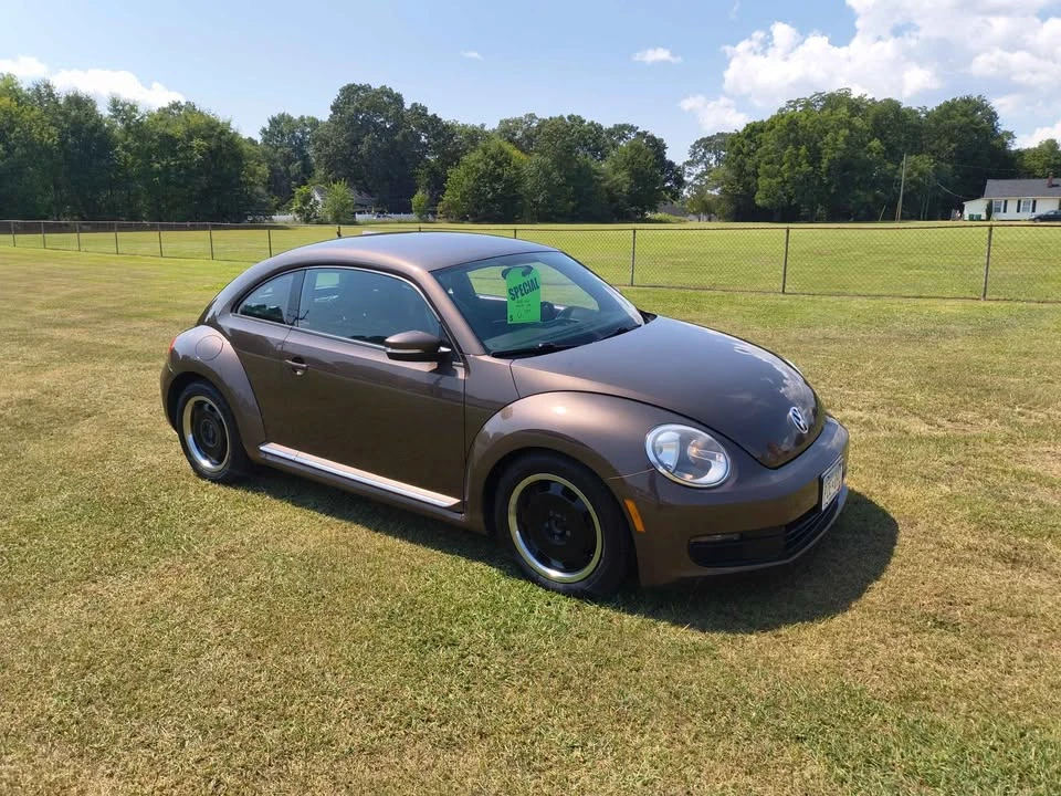 2012 Volkswagen A5 Beetle - Image 2 of 10