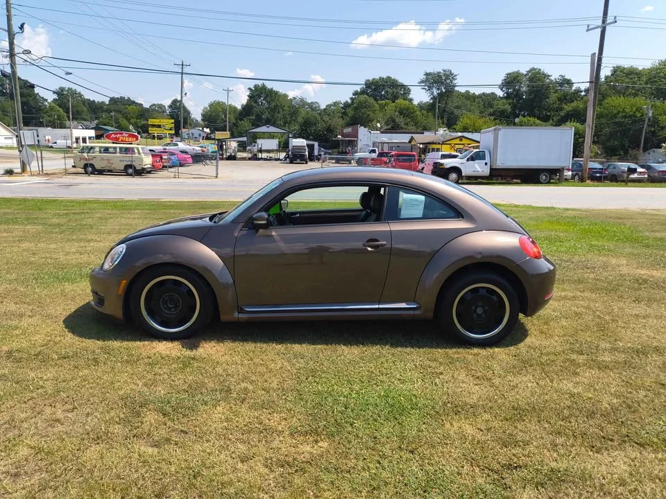 2012 Volkswagen A5 Beetle - Image 4 of 10